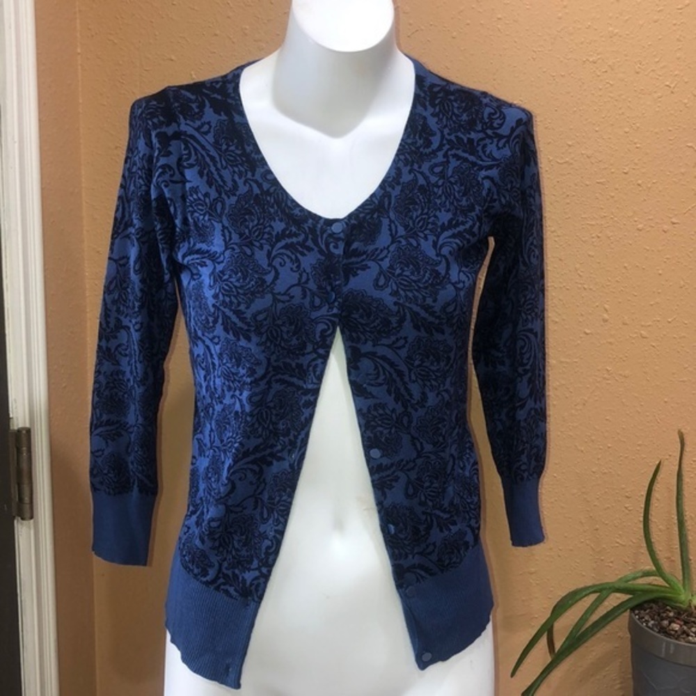 Simply styled blue cardigan